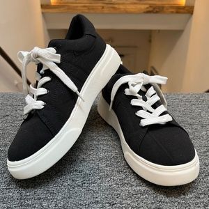 🌸 Mad Love Lennie Canvas Lace Up Classic Style Sneakers in Black Women’s